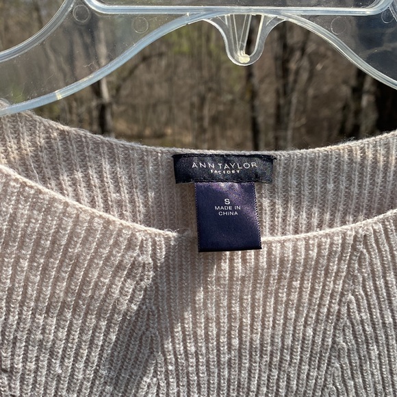 🌹Ann Taylor Factory Sweater - Picture 3 of 5